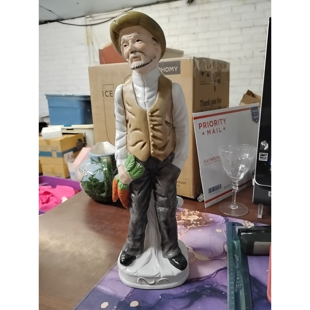 Vintage Homco Ceramic Old Man Farmer Holding Carrots Figurine 15.5"H